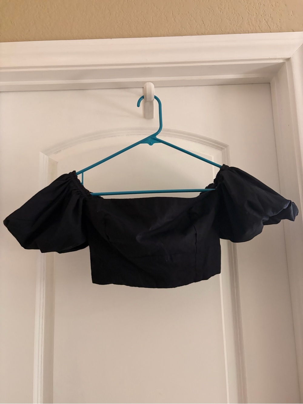 Abercrombie & Fitch Puff Sleeve Crop Top Black xs